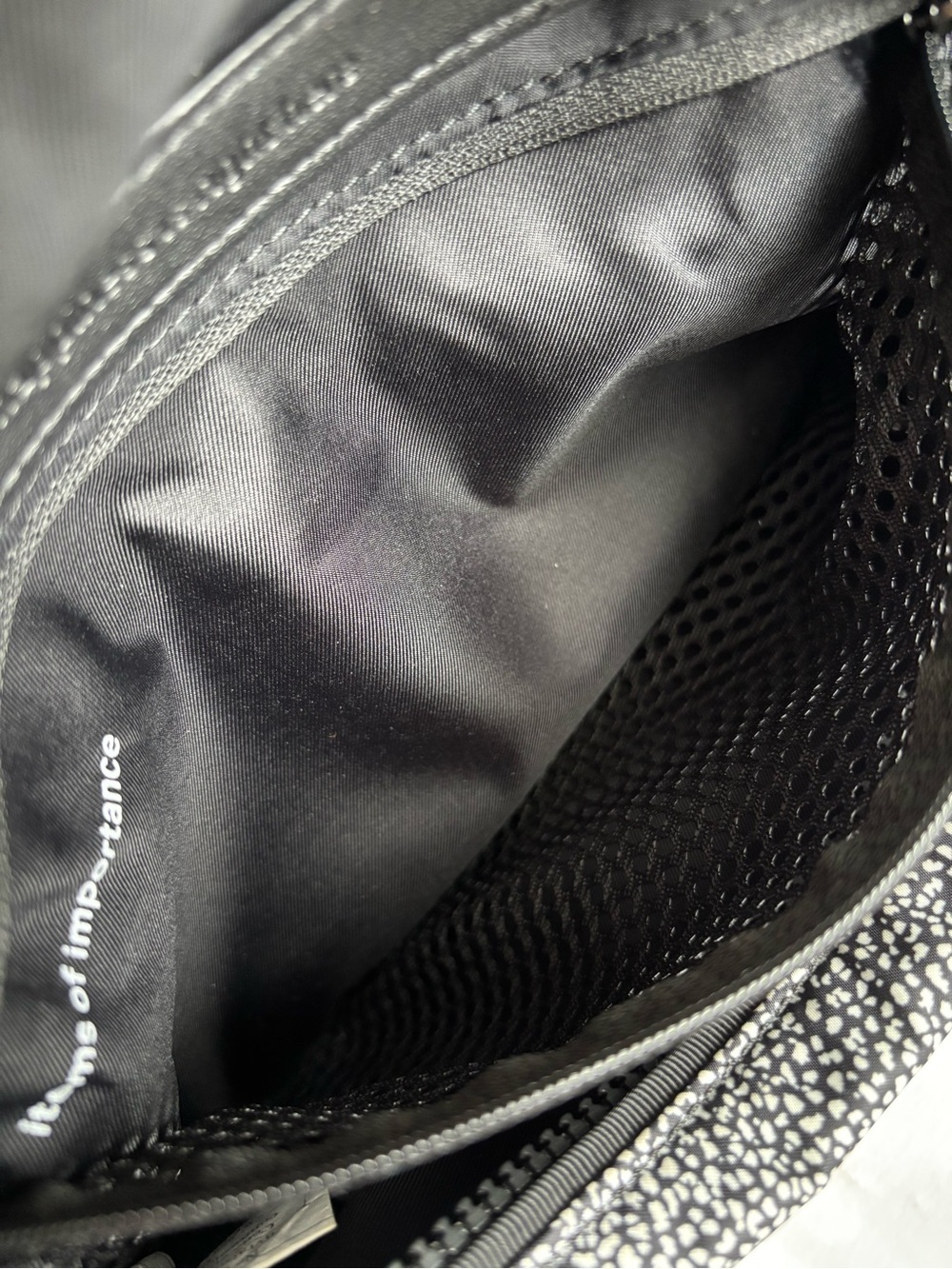 Lululemon Go Lightly Belt Bag Chakra Print Alpine White Black EUC - Picture 9 of 14